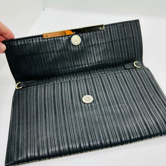 Sandra Roberts Women's Black Gold Bar Snap Closure Hand Clutch - Picture 4 of 8